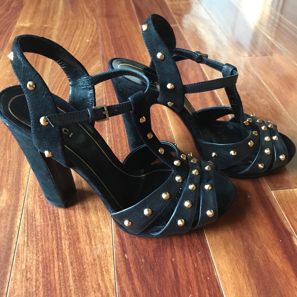 Gucci black high heeled shoes